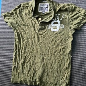 Nice polo comes from a smoke-free, pet-free house